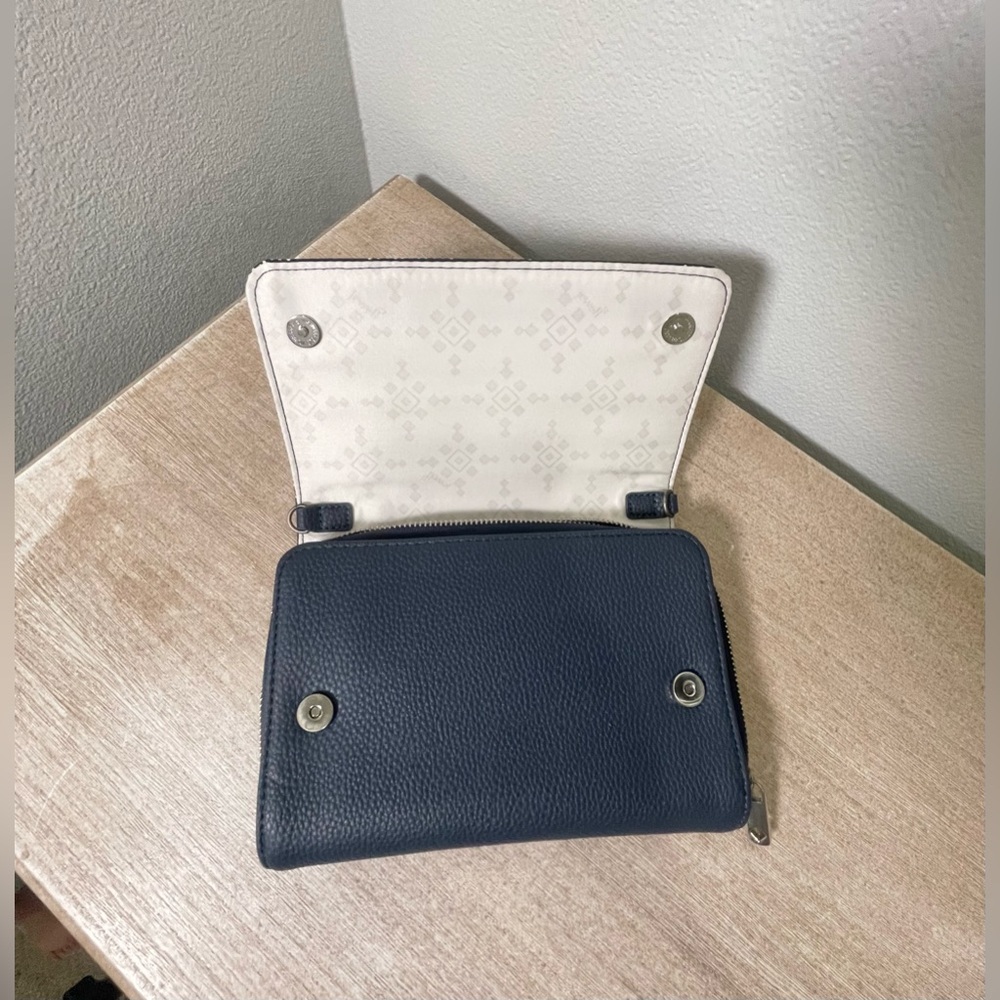 Thirty-One Inspired Crossbody Ltd. Navy and White Geometric Clutch Crossbody NWT - Picture 3 of 9